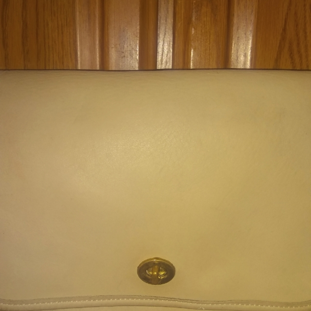 "RARE" VINTAGE COACH NYC COLLEGIATE CROSSBODY BAG.. VINTAGE FROM THE 1990's 🦋